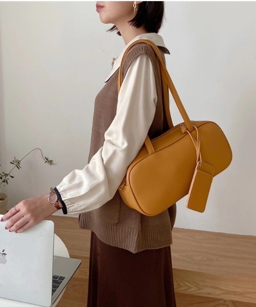 yuue' ( wear )(ユーイ)の「パスケース付き横長ボストンバッグ(ボストンバッグ・レディース・ブラック/ダークブラウン/ベージュ/ブラウン/キャメル・FREE)」の5枚目の写真