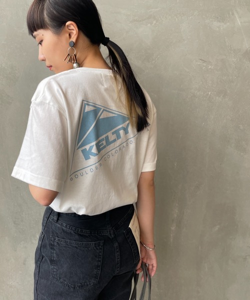KELTY（ケルティ）の「[KELTY/ケルティ] 別注 バックビッグロゴプリントＴシャツ（Tシャツ/カットソー・レディース・ライトグレー/グリーン/スミクロ/ホワイト/パープル/サンドベージュ・M/L/XS/S）」の2枚目の写真