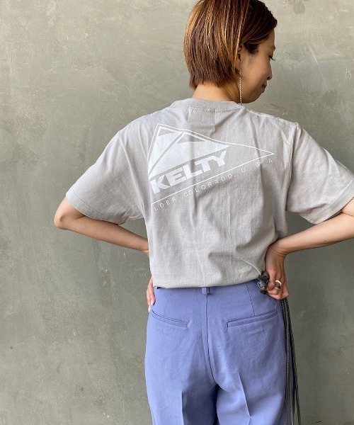 KELTY（ケルティ）の「[KELTY/ケルティ] 別注 バックビッグロゴプリントＴシャツ（Tシャツ/カットソー・レディース・ライトグレー/グリーン/スミクロ/ホワイト/パープル/サンドベージュ・M/L/XS/S）」の4枚目の写真