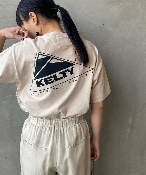 KELTY（ケルティ）の「[KELTY/ケルティ] 別注 バックビッグロゴプリントＴシャツ（Tシャツ/カットソー・レディース・ライトグレー/グリーン/スミクロ/ホワイト/パープル/サンドベージュ・M/L/XS/S）」の5枚目の写真