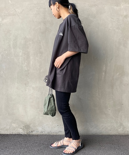 KELTY（ケルティ）の「[KELTY/ケルティ] 別注 バックビッグロゴプリントＴシャツ（Tシャツ/カットソー・レディース・ライトグレー/グリーン/スミクロ/ホワイト/パープル/サンドベージュ・M/L/XS/S）」の8枚目の写真