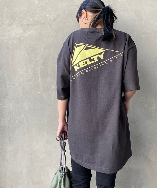 KELTY（ケルティ）の「[KELTY/ケルティ] 別注 バックビッグロゴプリントＴシャツ（Tシャツ/カットソー・レディース・ライトグレー/グリーン/スミクロ/ホワイト/パープル/サンドベージュ・M/L/XS/S）」の21枚目の写真