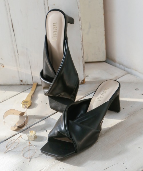 VIVIAN(ヴィヴィアン)の「スクエアトゥノットデザインミュールサンダル(サンダル・レディース・ブラック/グレー系その他7/ブルー/アイボリー・L/S/M/LL)」の1枚目の写真