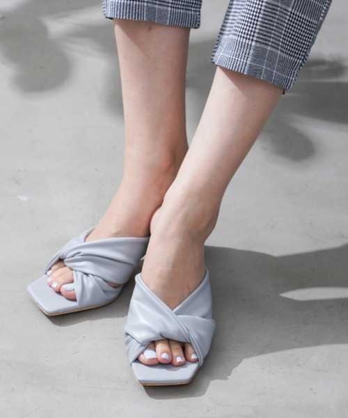 VIVIAN(ヴィヴィアン)の「スクエアトゥノットデザインミュールサンダル(サンダル・レディース・ブラック/グレー系その他7/ブルー/アイボリー・L/S/M/LL)」の22枚目の写真