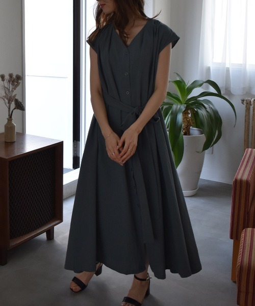 solleim（ソルレム）の「リネンライクウエストマークタックロングワンピース（ワンピース・レディース・ベージュ/ブラック/ブルーグレー・FREE）」の4枚目の写真