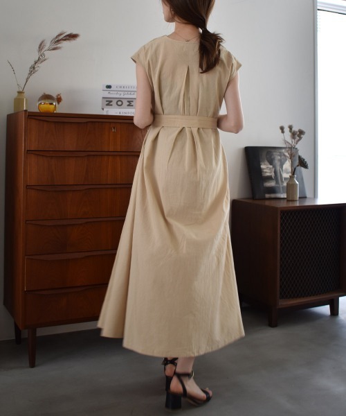 solleim（ソルレム）の「リネンライクウエストマークタックロングワンピース（ワンピース・レディース・ベージュ/ブラック/ブルーグレー・FREE）」の6枚目の写真