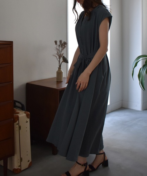 solleim（ソルレム）の「リネンライクウエストマークタックロングワンピース（ワンピース・レディース・ベージュ/ブラック/ブルーグレー・FREE）」の5枚目の写真