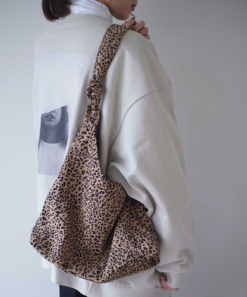 ammy.（エイミードット）の「【 ammy. / エイミードット 】 アニマル レオパード ソフト ワンショルダー トートバッグ（トートバッグ・レディース・ホワイト/ブラウン・FREE）」の2枚目の写真