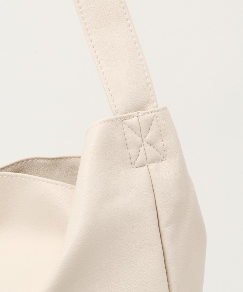 RAGEBLUE(レイジブルー)の「フェイクレザーBIGトート/948711(ショルダーバッグ・レディース・ベージュ/ベージュ系その他/ブルー系その他/ブラック/ライトグリーン/レッド系その他/ライトブルー・FREE)」の19枚目の写真