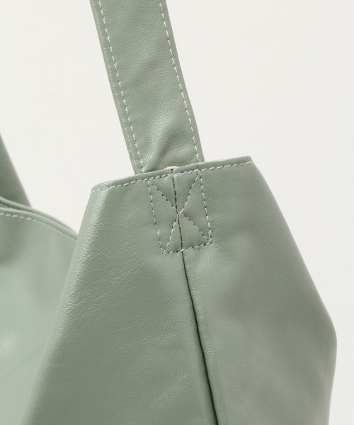 RAGEBLUE(レイジブルー)の「フェイクレザーBIGトート/948711(ショルダーバッグ・レディース・ベージュ/ベージュ系その他/ブルー系その他/ブラック/ライトグリーン/レッド系その他/ライトブルー・FREE)」の21枚目の写真