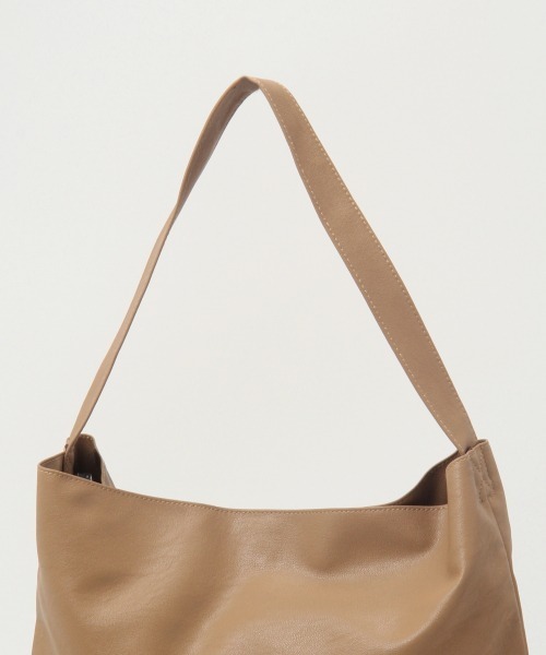 RAGEBLUE(レイジブルー)の「フェイクレザーBIGトート/948711(ショルダーバッグ・レディース・ベージュ/ベージュ系その他/ブルー系その他/ブラック/ライトグリーン/レッド系その他/ライトブルー・FREE)」の14枚目の写真