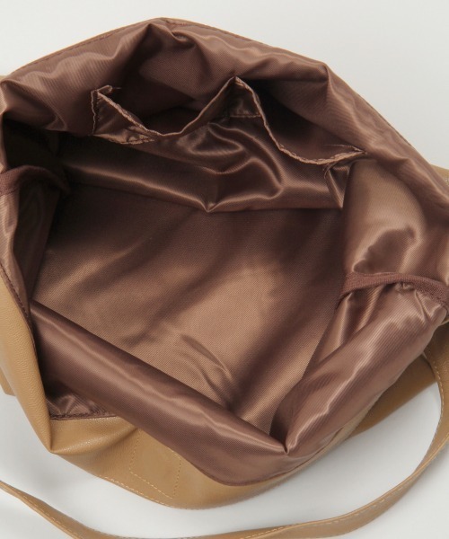 RAGEBLUE(レイジブルー)の「フェイクレザーBIGトート/948711(ショルダーバッグ・レディース・ベージュ/ベージュ系その他/ブルー系その他/ブラック/ライトグリーン/レッド系その他/ライトブルー・FREE)」の18枚目の写真