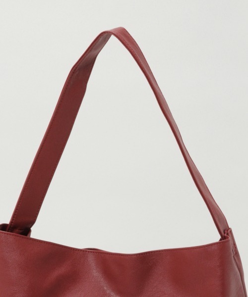 RAGEBLUE(レイジブルー)の「フェイクレザーBIGトート/948711(ショルダーバッグ・レディース・ベージュ/ベージュ系その他/ブルー系その他/ブラック/ライトグリーン/レッド系その他/ライトブルー・FREE)」の8枚目の写真