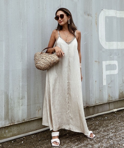 esutoreja（エストレジャ）の「バッククロスウェーブワンピース（ワンピース・レディース・ブラック/イエロー系その他/サーモンピンク・FREE）」の3枚目の写真