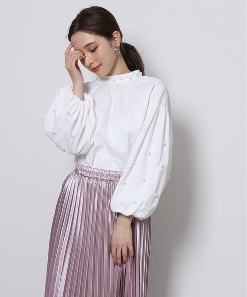 Re.Verofonna(ヴェロフォンナ)の「パール付ボリュームスリーブシャツ(シャツ/ブラウス・レディース・ピンク/ブルー/ホワイト/ブラック・MEDIUM)」の2枚目の写真