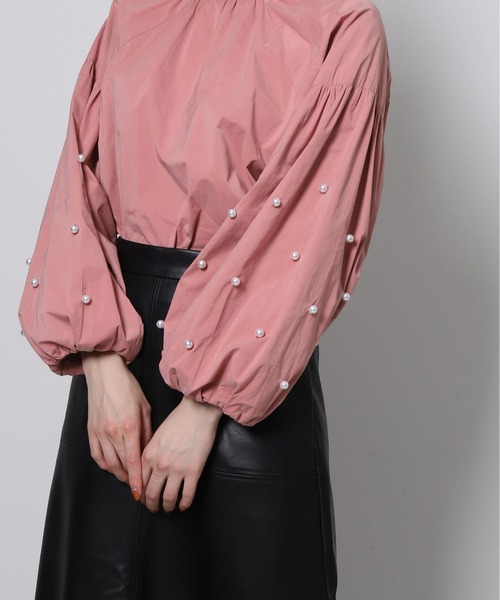 Re.Verofonna(ヴェロフォンナ)の「パール付ボリュームスリーブシャツ(シャツ/ブラウス・レディース・ピンク/ブルー/ホワイト/ブラック・MEDIUM)」の8枚目の写真