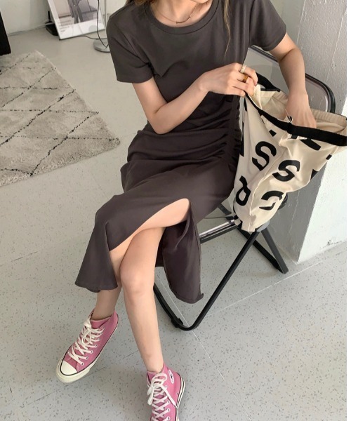 Opinion korean town（オピニオン コリアン タウン）の「Ｔシャツマキシワンピース（ワンピース・レディース・ブラック/チャコールグレー・FREE）」の11枚目の写真