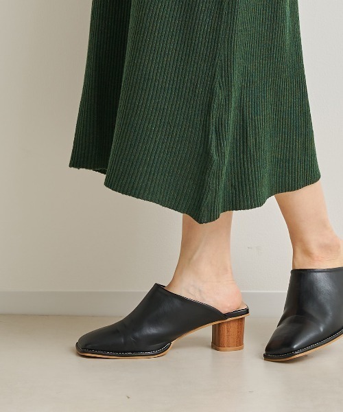 prose verse（プロズヴェール）の「ウッドヒールステッチ入りミュール（パンプス・レディース・ブラック/ベージュ/アイボリー・SMALL/MEDIUM/LARGE/X-LARGE/XX-LARGE/X-SMALL）」の3枚目の写真