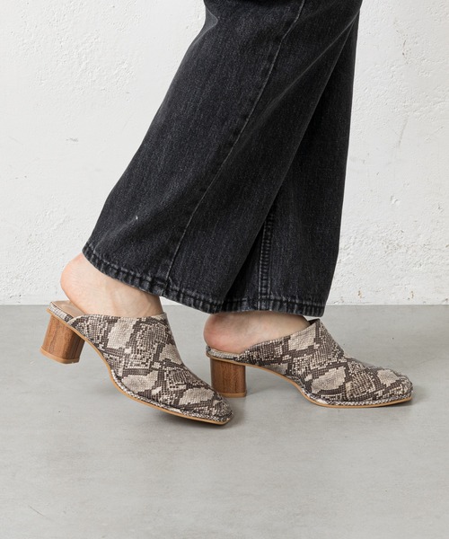 prose verse（プロズヴェール）の「ウッドヒールステッチ入りミュール（パンプス・レディース・ブラック/ベージュ/アイボリー・SMALL/MEDIUM/LARGE/X-LARGE/XX-LARGE/X-SMALL）」の5枚目の写真