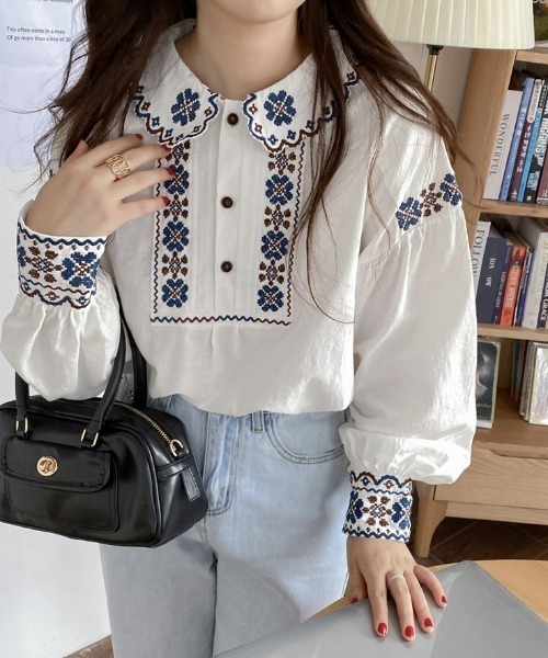 Diosfront（ディオスフロント）の「バルーンスリーブ刺繍ブラウス（シャツ/ブラウス・レディース・ホワイト/ネイビー/ライトブルー/ブラック・M/L）」の6枚目の写真