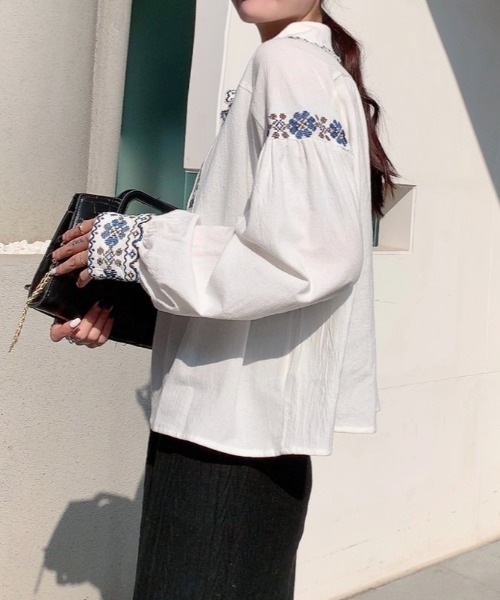 Diosfront（ディオスフロント）の「バルーンスリーブ刺繍ブラウス（シャツ/ブラウス・レディース・ホワイト/ネイビー/ライトブルー/ブラック・M/L）」の22枚目の写真