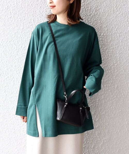 SHIPS(シップス)の「【WEB限定】ヘビーウェイトサイドスリットロングスリーブ◇(Tシャツ/カットソー・レディース・ブラック/ベージュ/ブルー系その他/チャコールグレー/グリーン・SMALL/MEDIUM)」の4枚目の写真