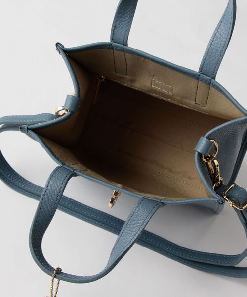 LAURA DI MAGGIO(ローラディマッジオ)の「【LAURA DI MAGGIO/ ラウラディマッジョ)ひねりスクエアトートバッグ(トートバッグ・レディース・グレイッシュブルー/ベージュ/ブラック・FREE)」の7枚目の写真