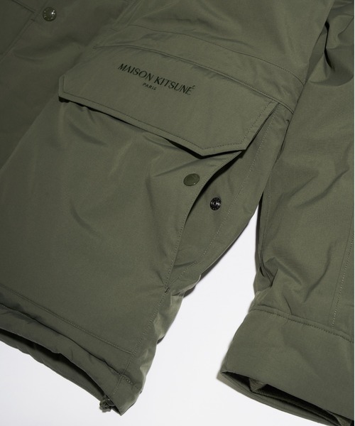 Maison Kitsune（メゾンキツネ）の「DOWN PARKA（ダウンジャケット/コート・メンズ・オリーブ・S/M/XS/L/XL）」の6枚目の写真