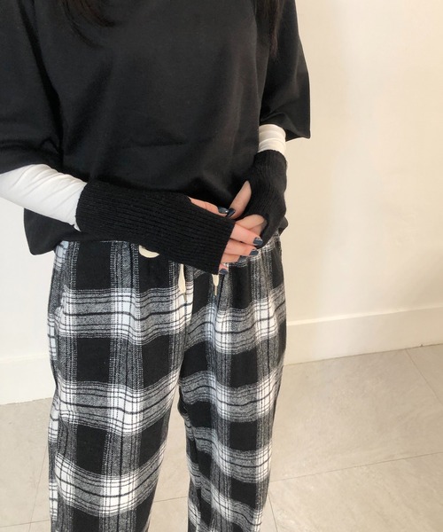 me+em select（ミームセレクト）の「フィンガーレス ニット手袋（手袋・レディース・ブラック/ベージュ/グレー/アイボリー・FREE）」の3枚目の写真