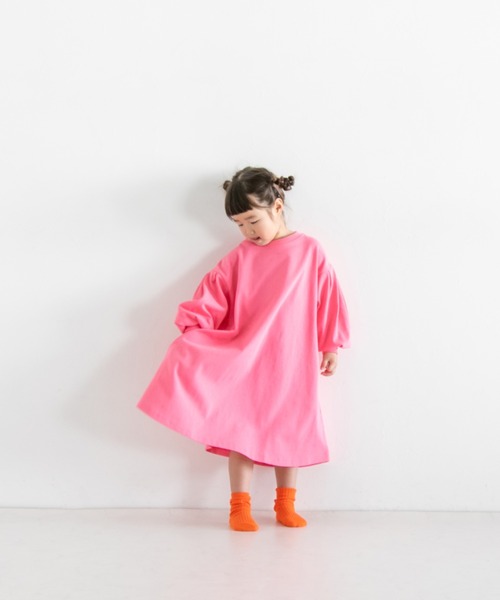 LOWRYS FARM（ローリーズファーム）の「ＵＳＡＢＩＧパフワンピースＬＳ　264366（ワンピース・キッズ・ブラック/ピンク/グリーン・110cm/120cm/130cm/140cm/150cm）」の3枚目の写真