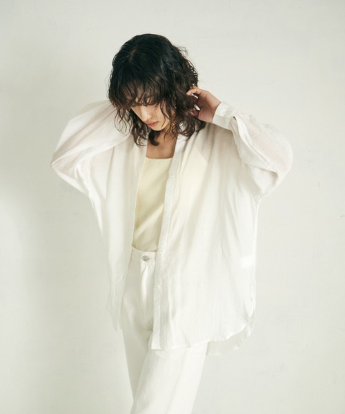 4youstory（フォーユーストーリー）の「【4youstory】スタンドカラーギャザースリーブシャツ（シャツ/ブラウス・レディース・パープル/オフホワイト/イエロー/モカ・MEDIUM）」の2枚目の写真