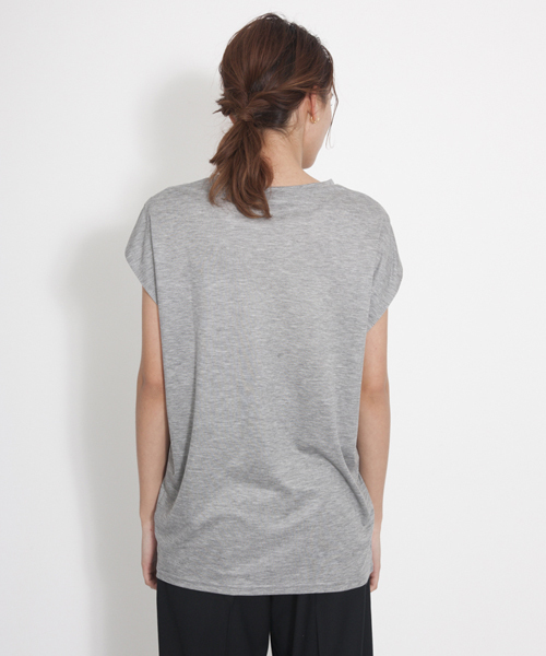 MILKFED.(ミルクフェド)の「【mini7月号掲載】S/S V NECKED TEE LOVE SENSE (半袖トップス/Vネック/無地)(Tシャツ/カットソー・レディース・ホワイト/アッシュ/ライトブルー・SMALL/MEDIUM)」の5枚目の写真