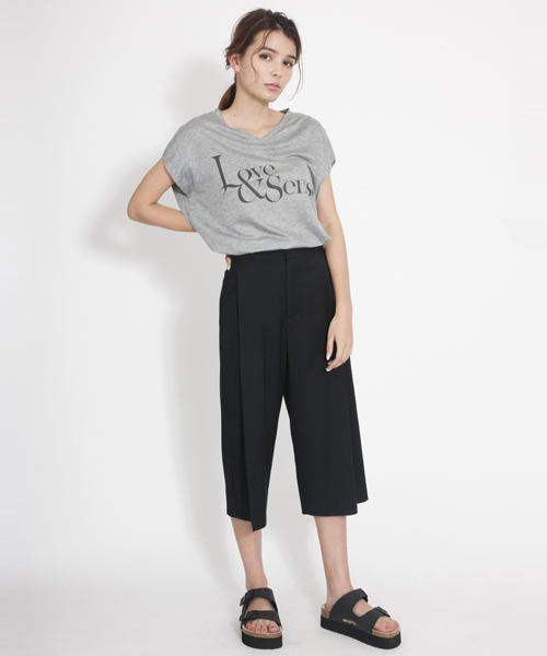 MILKFED.(ミルクフェド)の「【mini7月号掲載】S/S V NECKED TEE LOVE SENSE (半袖トップス/Vネック/無地)(Tシャツ/カットソー・レディース・ホワイト/アッシュ/ライトブルー・SMALL/MEDIUM)」の6枚目の写真