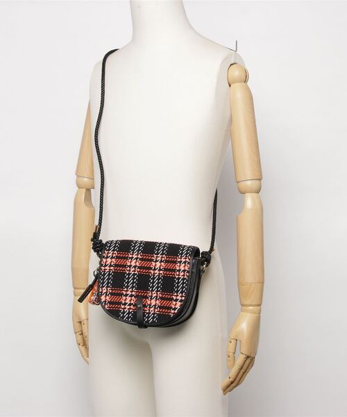 A BATHING APE(アベイシングエイプ)の「BPY TWEED CROSSBODY BAG(ショルダーバッグ・レディース・オレンジ・FREE)」の2枚目の写真