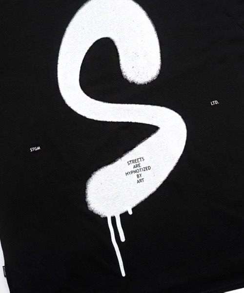 STIGMA(スティグマ)の「【STIGMA 】22スプレー オーバーサイズロングスリーブティーシャツ / 22 SPRAY OVERSIZED LONG SLEEVES T-SHIRTS(Tシャツ/カットソー・レディース・ブラック・MEDIUM/LARGE/X-LARGE)」の3枚目の写真