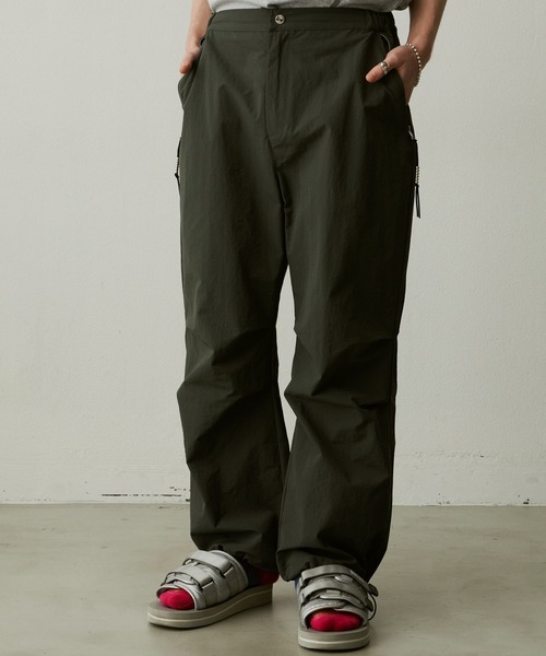 UNSELDs(アンセルズ)の「【UNSELDs アンセルズ】ナイロンワイドパンツ(カーゴパンツ・メンズ・イエロー/ブラック/グリーン・L/M)」の2枚目の写真
