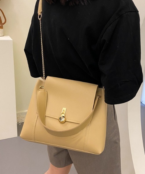 yuue' ( wear )（ユーイ）の「＜ポーチ付き＞ ゴールドチェーン レザーショルダーバッグ（ショルダーバッグ・レディース・ブラック/ダークブラウン/ベージュ/ライトブラウン・FREE）」の5枚目の写真