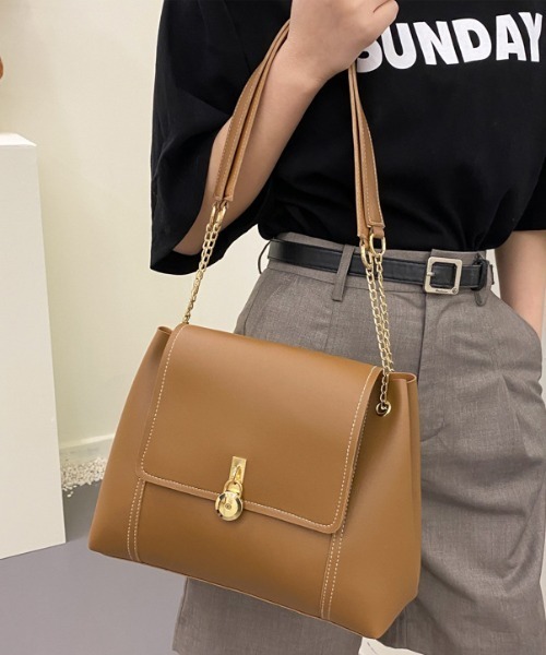 yuue' ( wear )（ユーイ）の「＜ポーチ付き＞ ゴールドチェーン レザーショルダーバッグ（ショルダーバッグ・レディース・ブラック/ダークブラウン/ベージュ/ライトブラウン・FREE）」の10枚目の写真