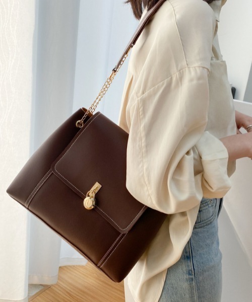 yuue' ( wear )（ユーイ）の「＜ポーチ付き＞ ゴールドチェーン レザーショルダーバッグ（ショルダーバッグ・レディース・ブラック/ダークブラウン/ベージュ/ライトブラウン・FREE）」の14枚目の写真