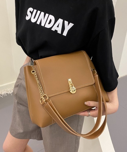 yuue' ( wear )（ユーイ）の「＜ポーチ付き＞ ゴールドチェーン レザーショルダーバッグ（ショルダーバッグ・レディース・ブラック/ダークブラウン/ベージュ/ライトブラウン・FREE）」の15枚目の写真