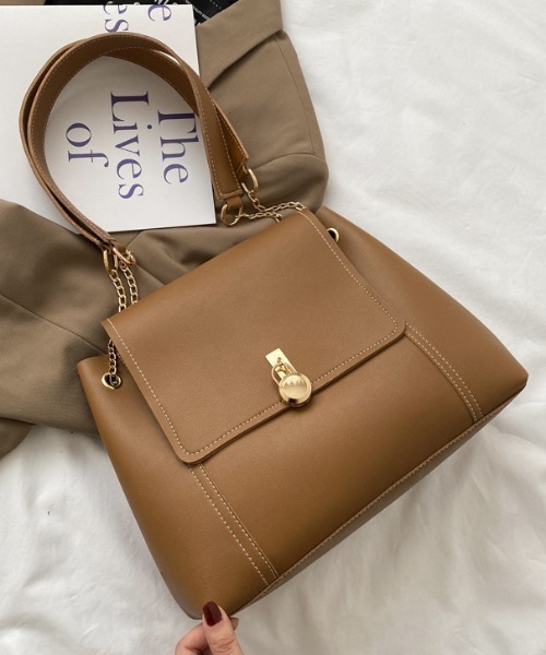 yuue' ( wear )（ユーイ）の「＜ポーチ付き＞ ゴールドチェーン レザーショルダーバッグ（ショルダーバッグ・レディース・ブラック/ダークブラウン/ベージュ/ライトブラウン・FREE）」の17枚目の写真