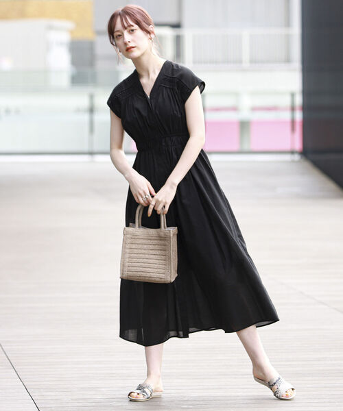 Ray BEAMS（レイビームス）の「Ray BEAMS / ピンタック ヨーク Vネック ワンピース（ワンピース・レディース・ライトブルー/ブラック/イエロー・ONE SIZE）」の21枚目の写真