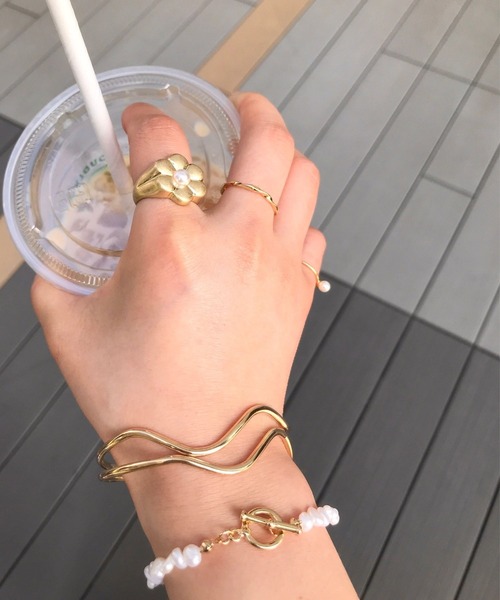 Me%（ミィパーセント）の「ワイヤーバングル（ブレスレット・レディース・グレー/イエロー・FREE）」の2枚目の写真