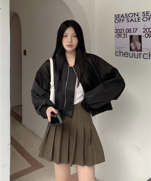 Jewelobe（ジュエローブ）の「パフスリーブショートブルゾン（ブルゾン・レディース・アイボリー/ブラック・FREE）」の4枚目の写真