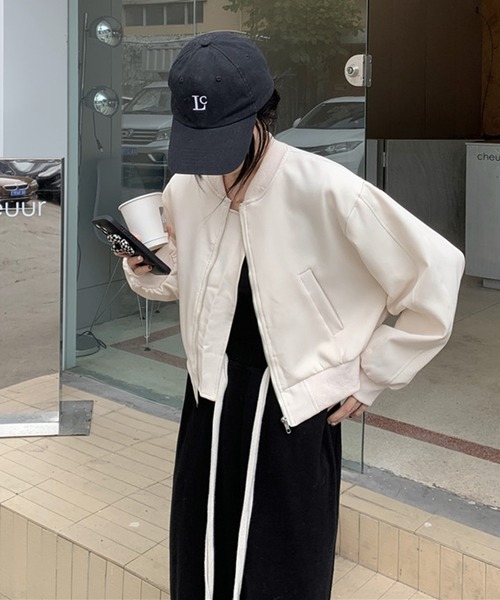 Jewelobe（ジュエローブ）の「パフスリーブショートブルゾン（ブルゾン・レディース・アイボリー/ブラック・FREE）」の19枚目の写真