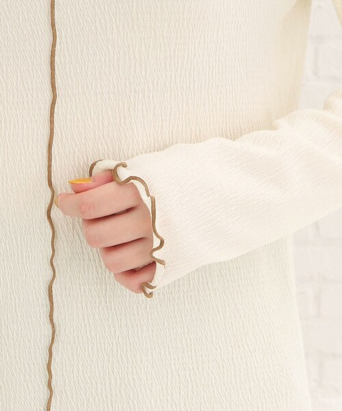 Cutie Blonde(キューティーブロンド)の「◆【1枚でも映える】配色メロウトップス(Tシャツ/カットソー・レディース・ブラック/ダークブラウン/ホワイト系・02/03/01)」の4枚目の写真