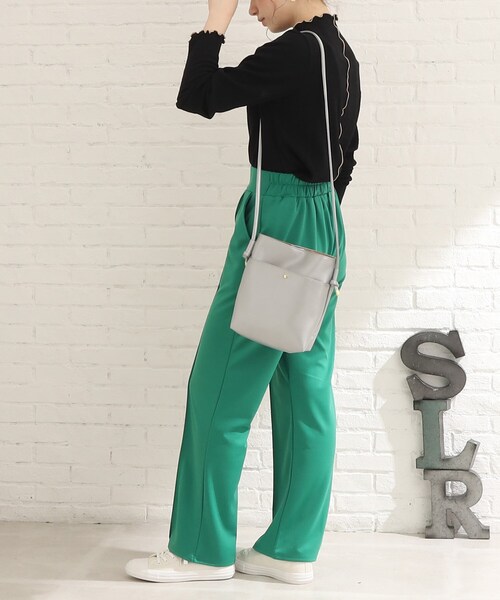 Cutie Blonde(キューティーブロンド)の「◆【1枚でも映える】配色メロウトップス(Tシャツ/カットソー・レディース・ブラック/ダークブラウン/ホワイト系・02/03/01)」の22枚目の写真