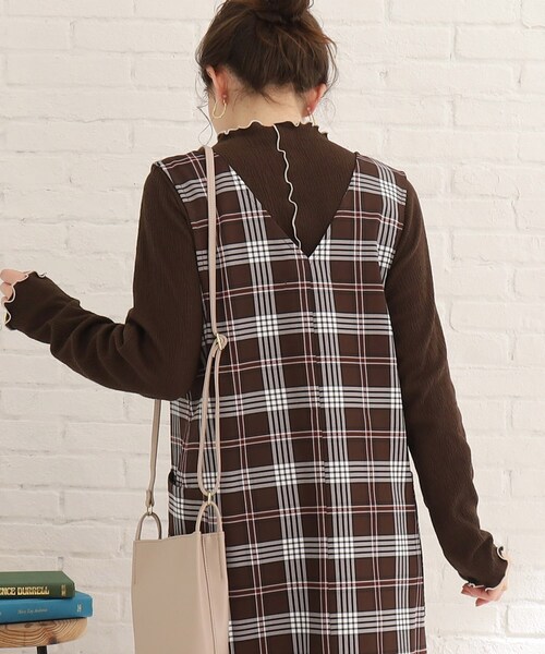 Cutie Blonde(キューティーブロンド)の「◆【1枚でも映える】配色メロウトップス(Tシャツ/カットソー・レディース・ブラック/ダークブラウン/ホワイト系・02/03/01)」の19枚目の写真