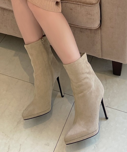 Julia Boutique（ジュリアブティック）の「ポインテッドトゥショートブーツ/22501（ブーツ・レディース・ベージュ/ブラック/アイボリー/グレー/ブラック系・L/3L/S/M/LL）」の5枚目の写真