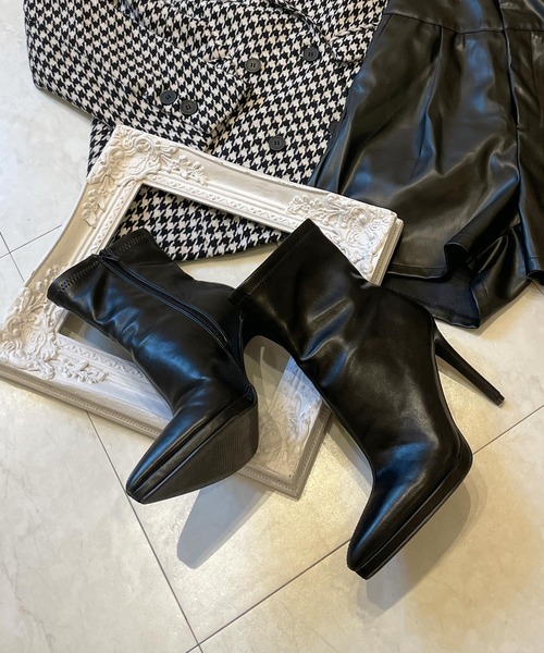 Julia Boutique（ジュリアブティック）の「ポインテッドトゥショートブーツ/22501（ブーツ・レディース・ベージュ/ブラック/アイボリー/グレー/ブラック系・L/3L/S/M/LL）」の15枚目の写真